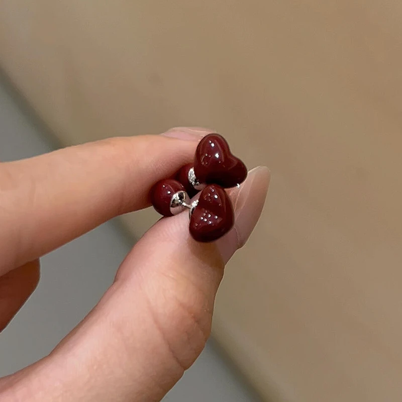 铜合金耳饰 复古酒红色爱心耳钉女新款耳环精致气质显白百搭耳饰