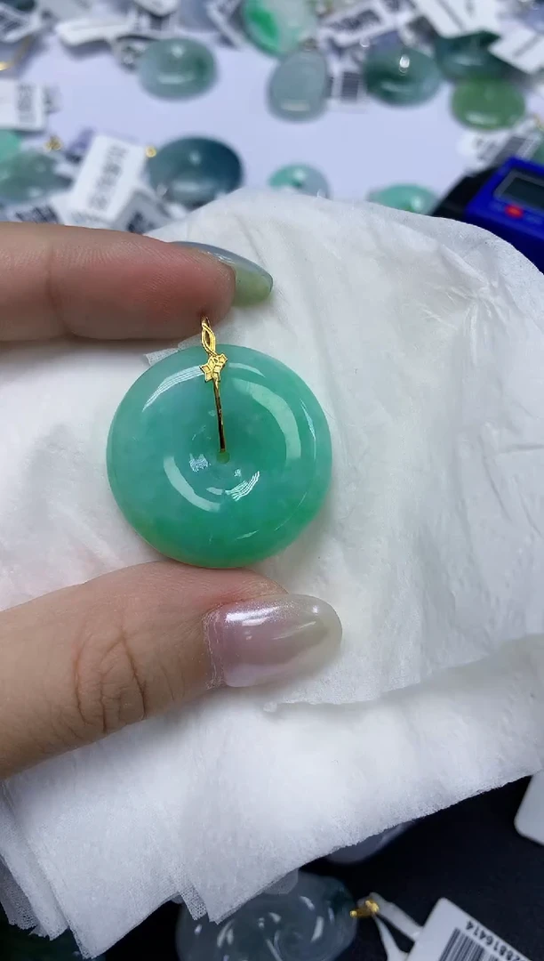 翡翠18K金镶嵌颈饰天然缅甸翡翠A货