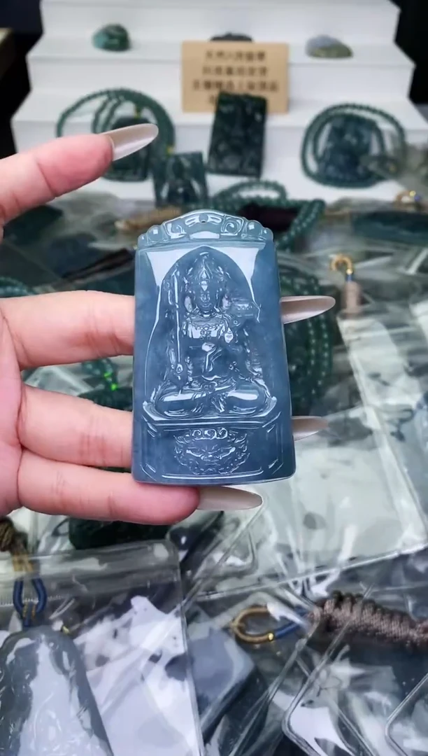 颈饰未镶嵌翡翠