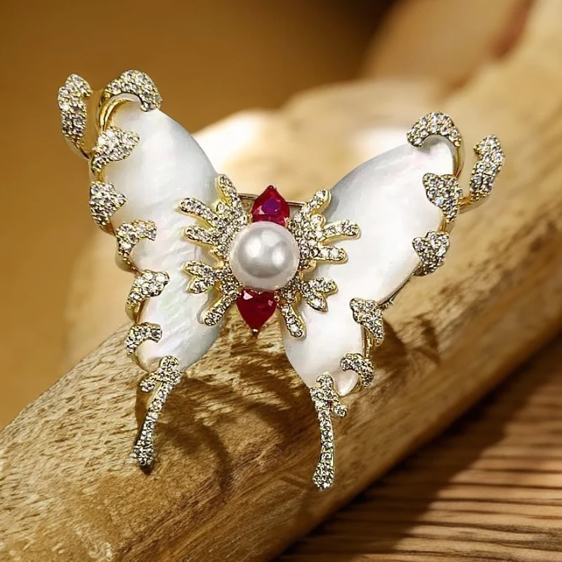 铜合金合成锆石胸针 1073新品高货贝壳蝴蝶胸针