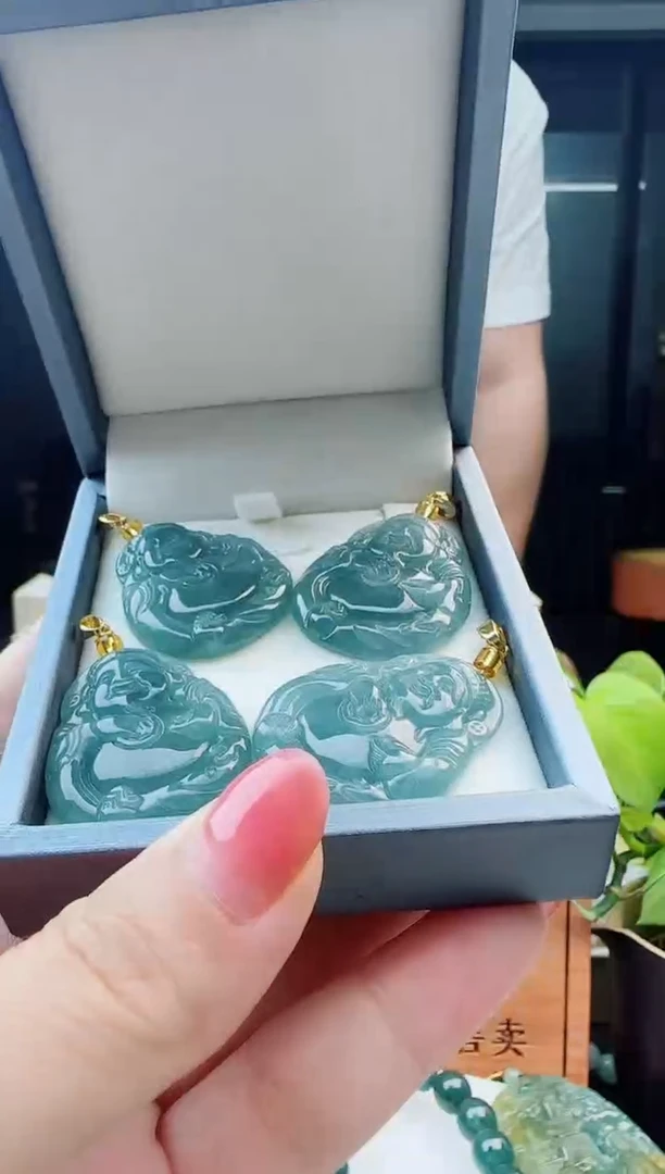 翡翠未镶嵌颈饰多样性发货其中一件