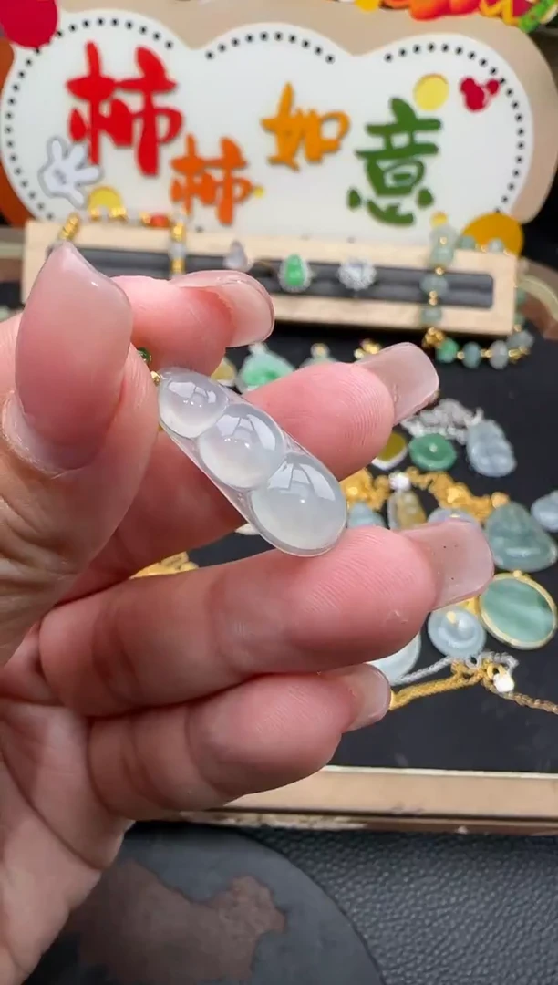 吊坠(不含链)18K金镶嵌翡翠豆子