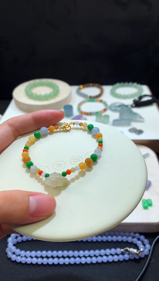 裸石翡翠一条彩色珠串