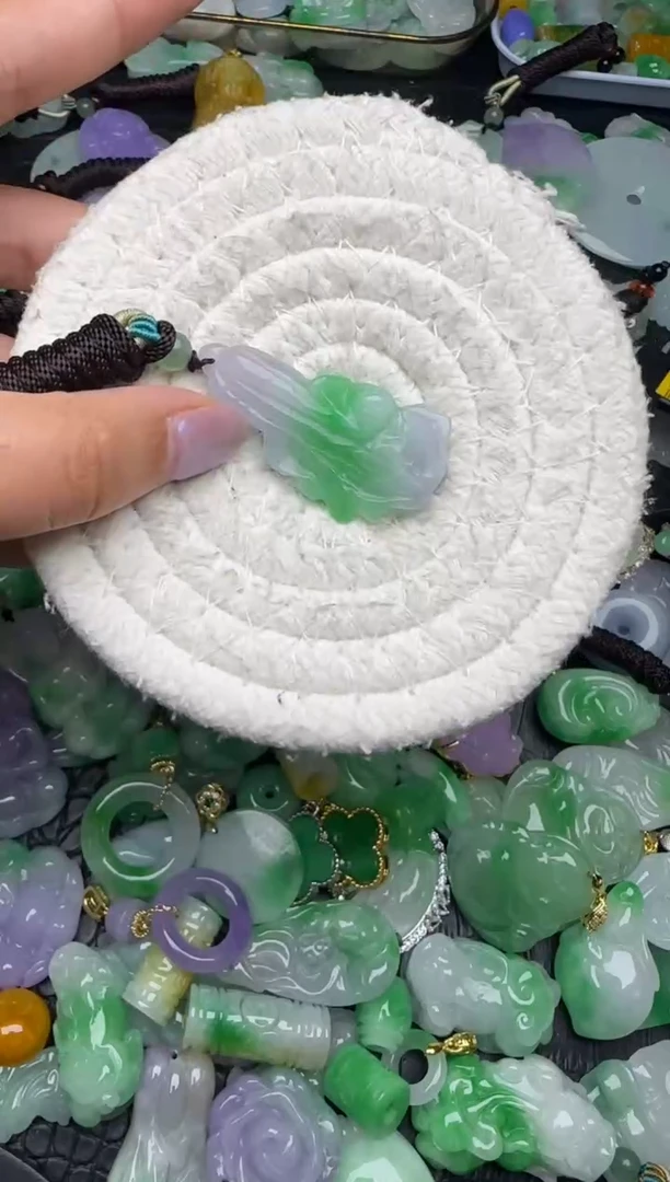 颈饰未镶嵌翡翠缅甸翡翠吊坠