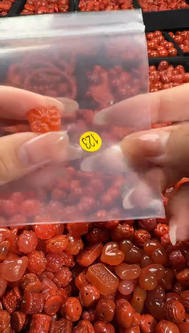 颈饰未镶嵌南红玛瑙1