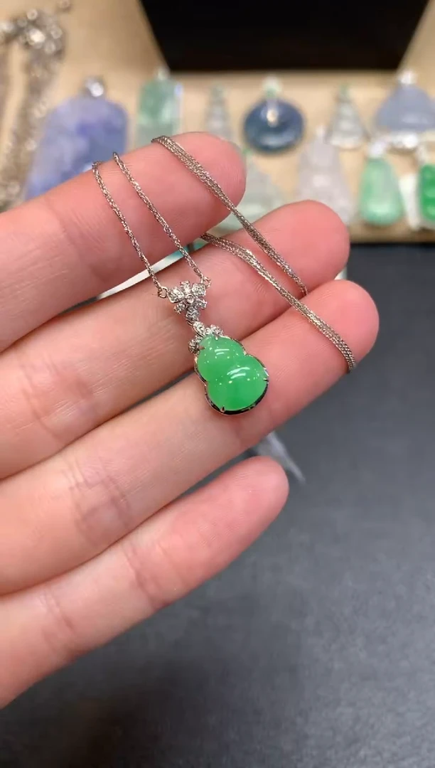 【闪购商品】翡翠颈饰18K金镶嵌葫芦【无服务费】