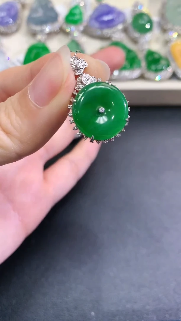 【闪购商品】翡翠颈饰18K金镶嵌C181