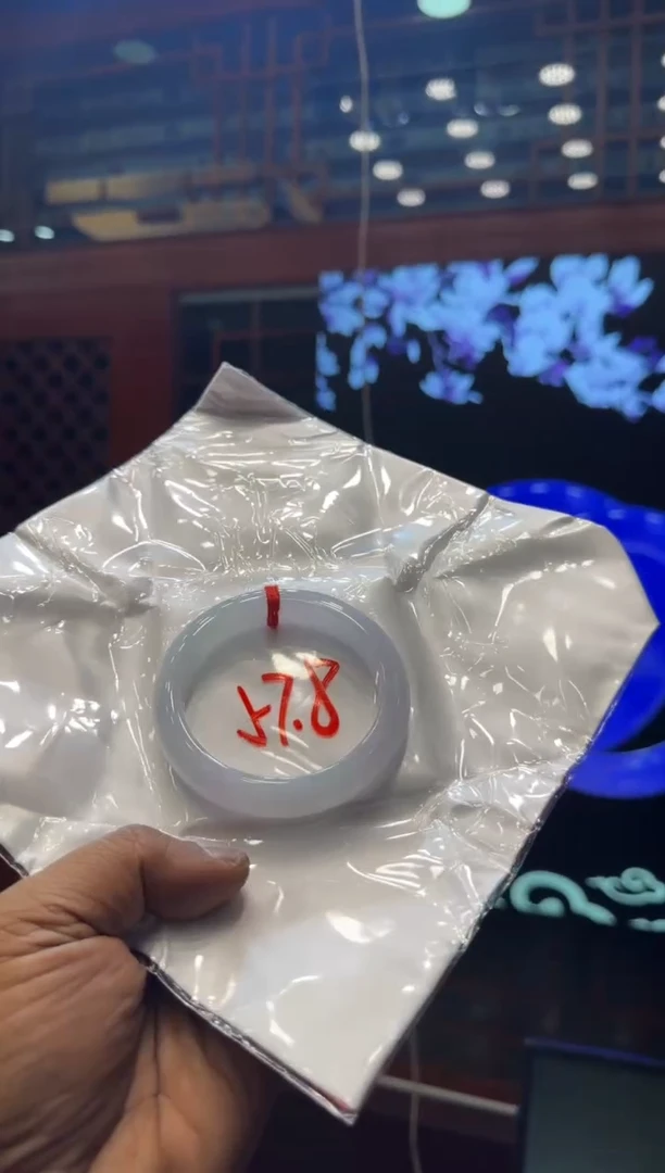 未镶嵌手镯翡翠手镯