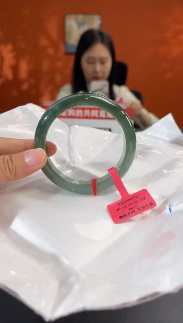 未镶嵌手镯翡翠9        圈口57