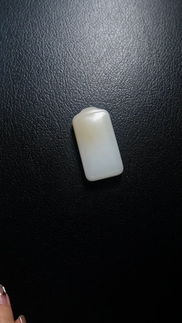 颈饰未镶嵌和田玉人**海无事牌