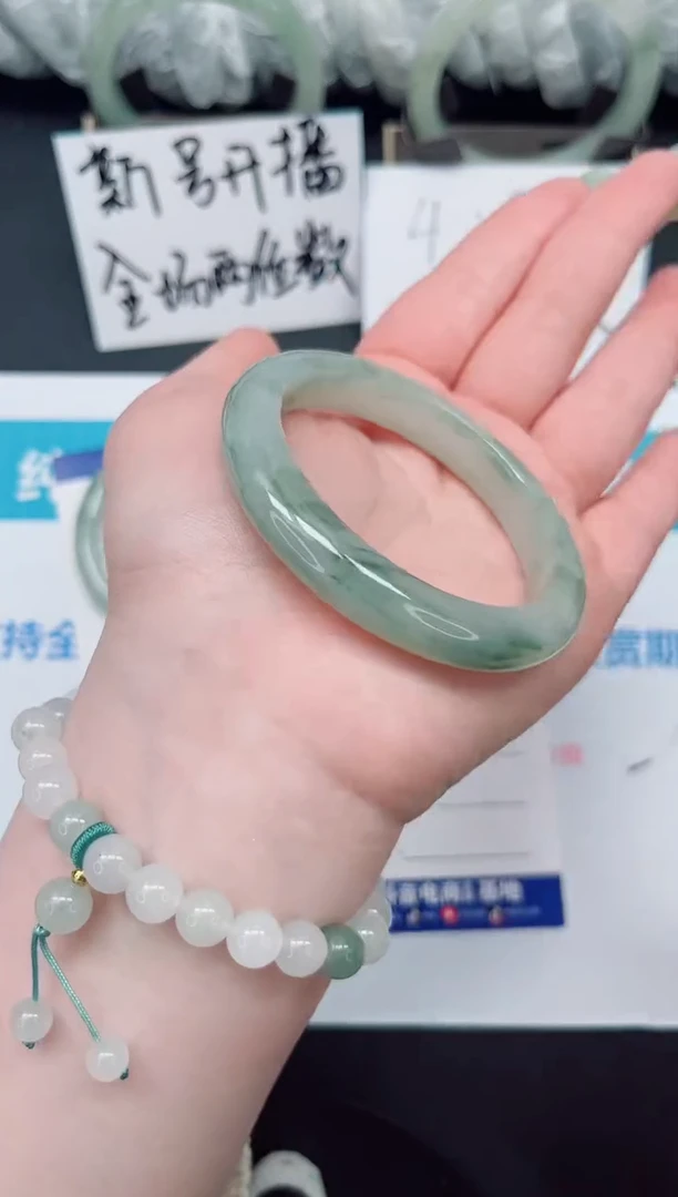 【闪购商品】石英质玉手镯未镶嵌b94