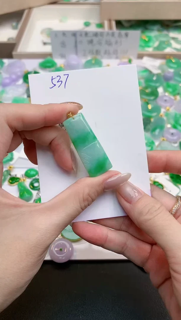 颈饰18K金镶嵌翡翠天然缅甸A货翡翠