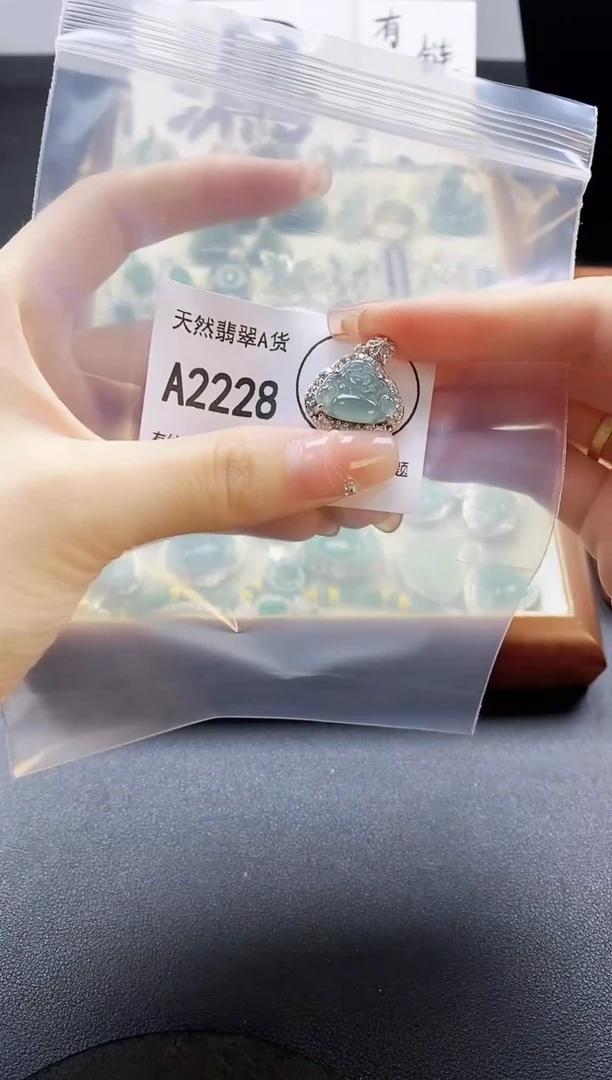 翡翠未镶嵌吊坠(赠链)天然翡翠A货