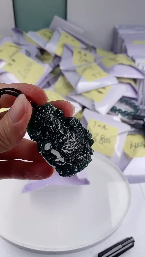 翡翠未镶嵌颈饰 多样性随机一件发货 财神爷88