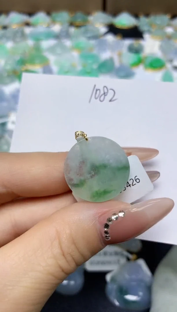 翡翠18K金镶嵌颈饰 天然翡翠A货