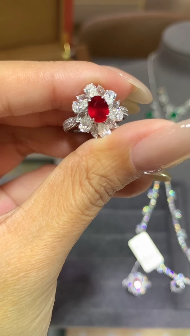 18K金镶嵌戒指红宝石1.03CT