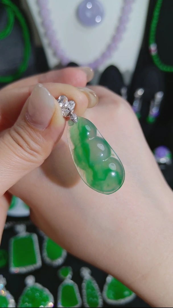 吊坠(不含链)18K金镶嵌翡翠福豆吊坠