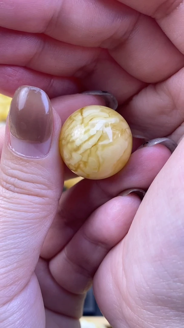 【闪购商品】琥珀裸石未镶嵌月.6