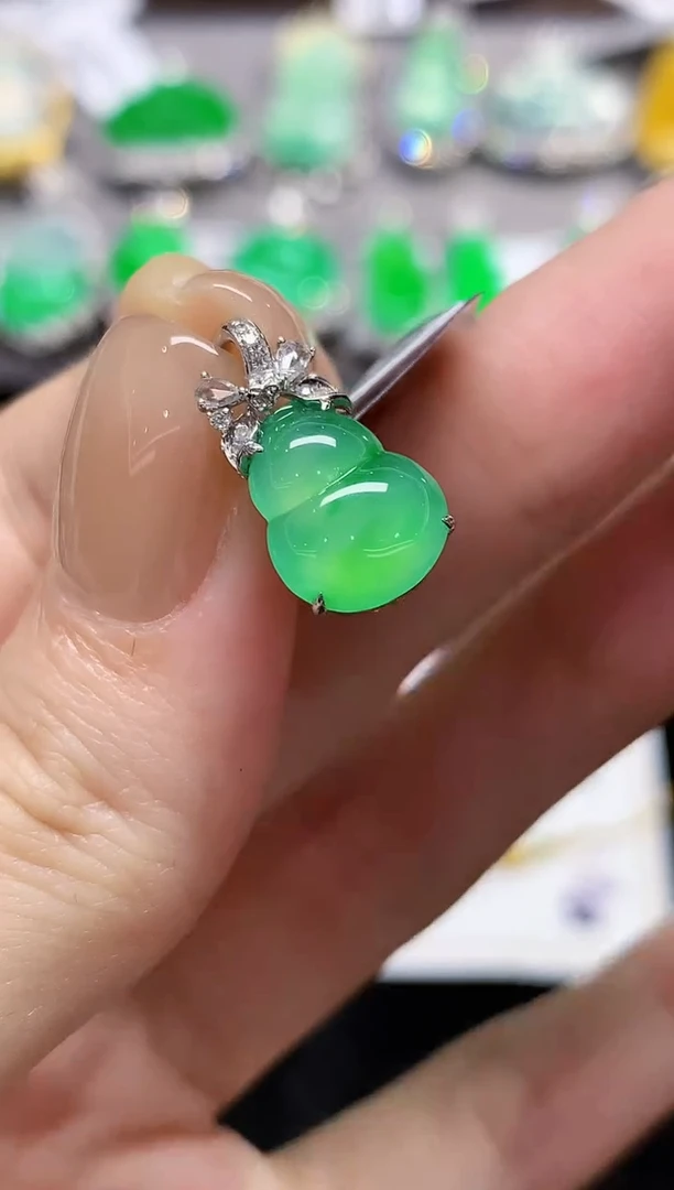 吊坠(不含链)18K金镶嵌翡翠JS多样性发其一