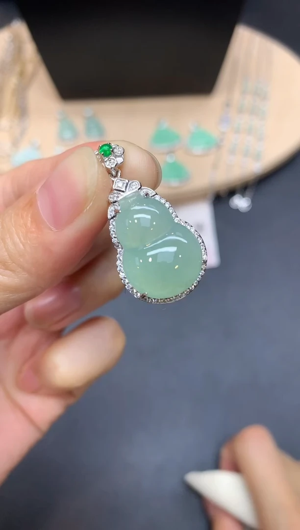 【闪购商品】翡翠吊坠(不含链)银S925镶嵌葫芦【多样性发其一】