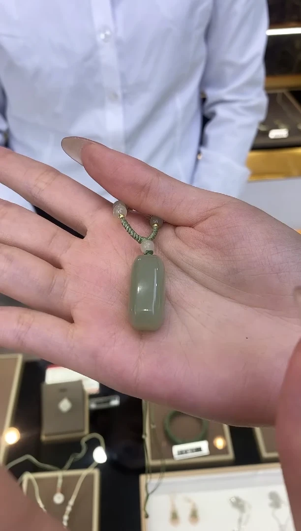 吊坠(赠链)未镶嵌和田玉无事牌吊坠，多样性发其一
