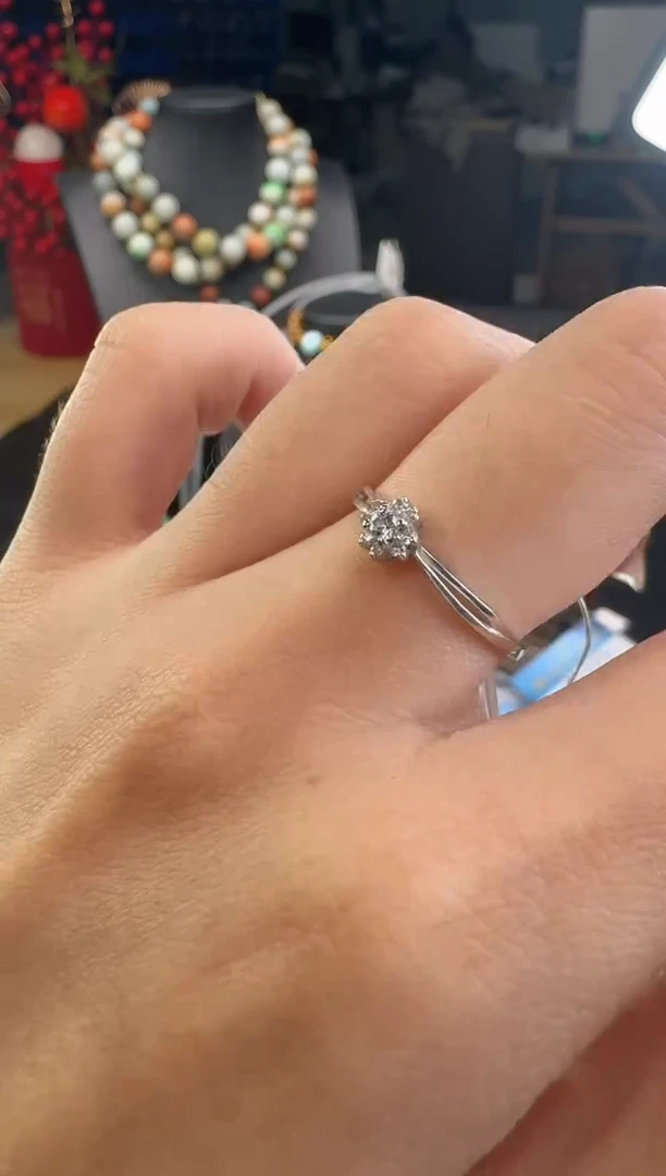 【闪购商品】钻石戒指18K金镶嵌戒指