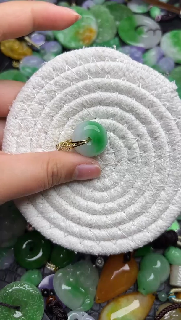 颈饰未镶嵌翡翠缅甸翡翠吊坠