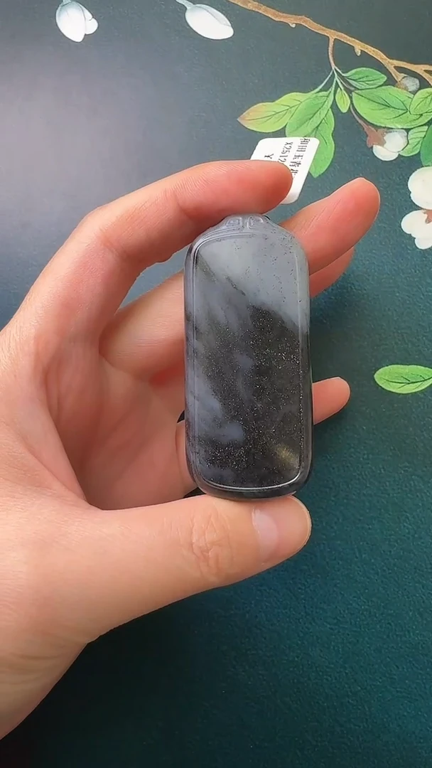 颈饰未镶嵌和田玉吊坠