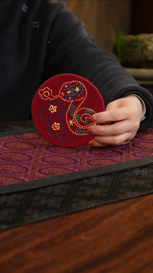 【闪购商品】织绣刺子绣福蛇圆形杯垫F款