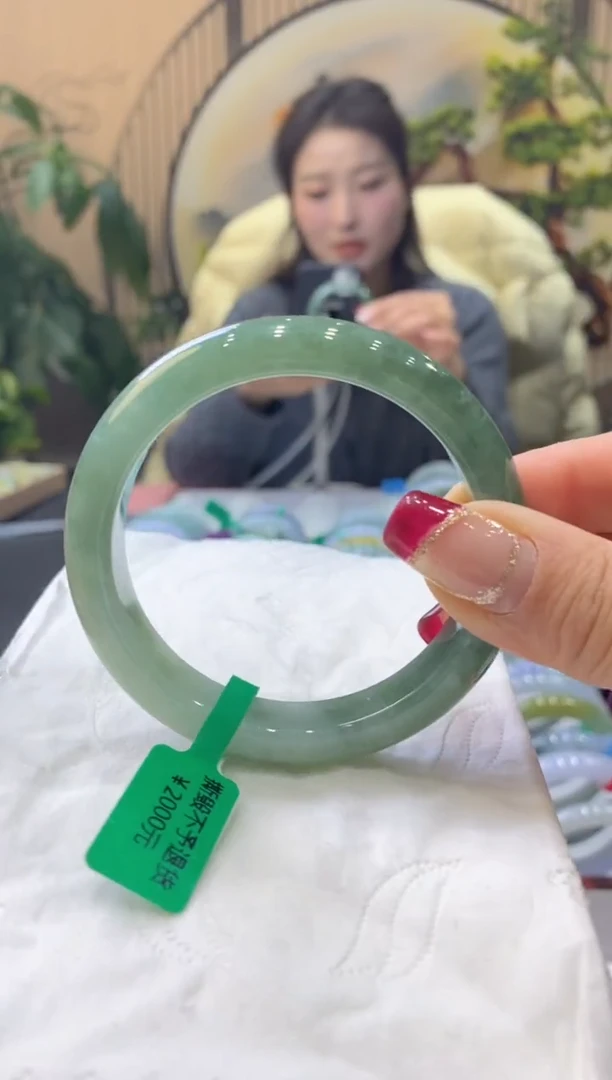 【闪购商品】翡翠手镯未镶嵌99919042