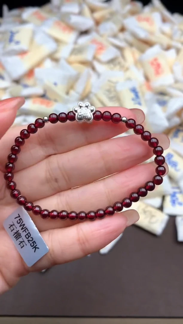 【闪购商品】石榴石手链足银镶嵌多样性发货（发一个）