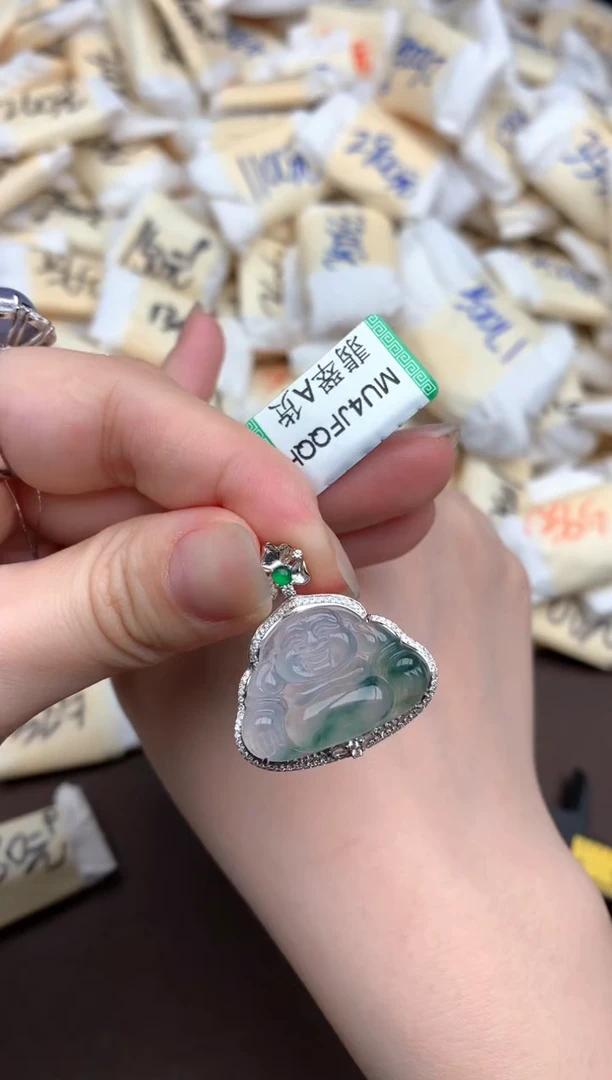 翡翠挂件18K金镶嵌一
