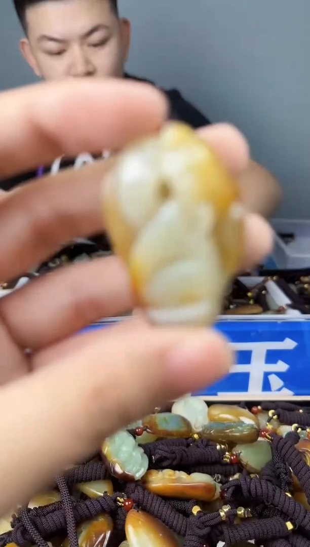 和田玉未镶嵌颈饰1