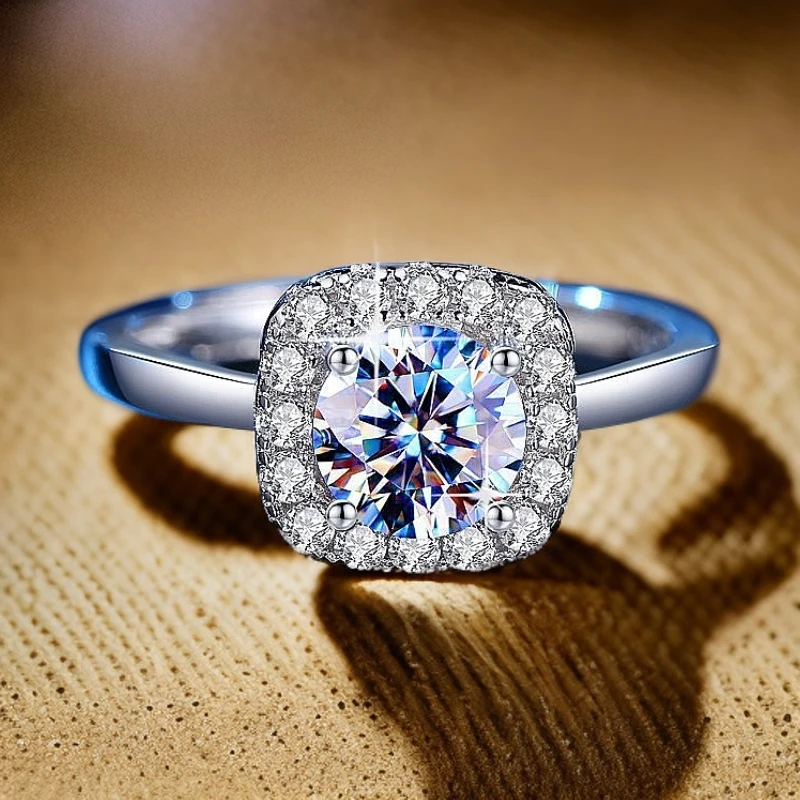 925银莫桑石戒指 【光臂方包】