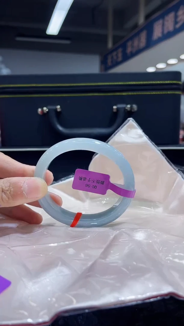 未镶嵌手镯（贵妃镯）翡翠8