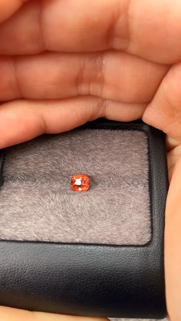 未镶嵌裸石定制尖晶石枕型 橙色调 1.10ct