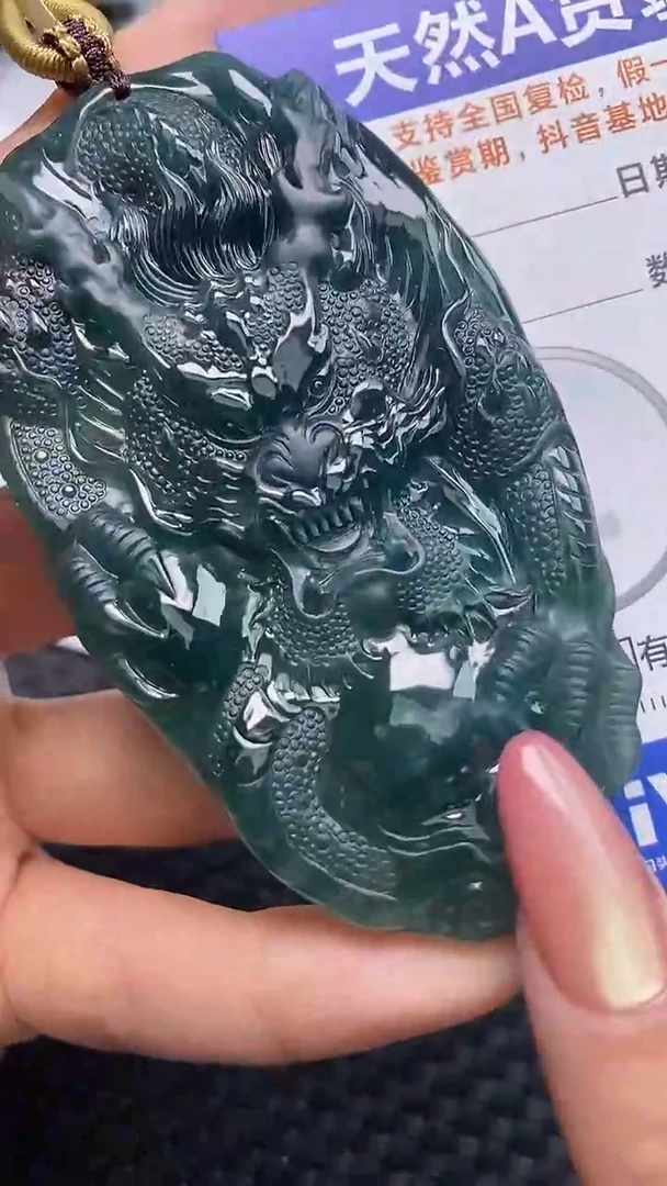 翡翠未镶嵌颈饰    1500