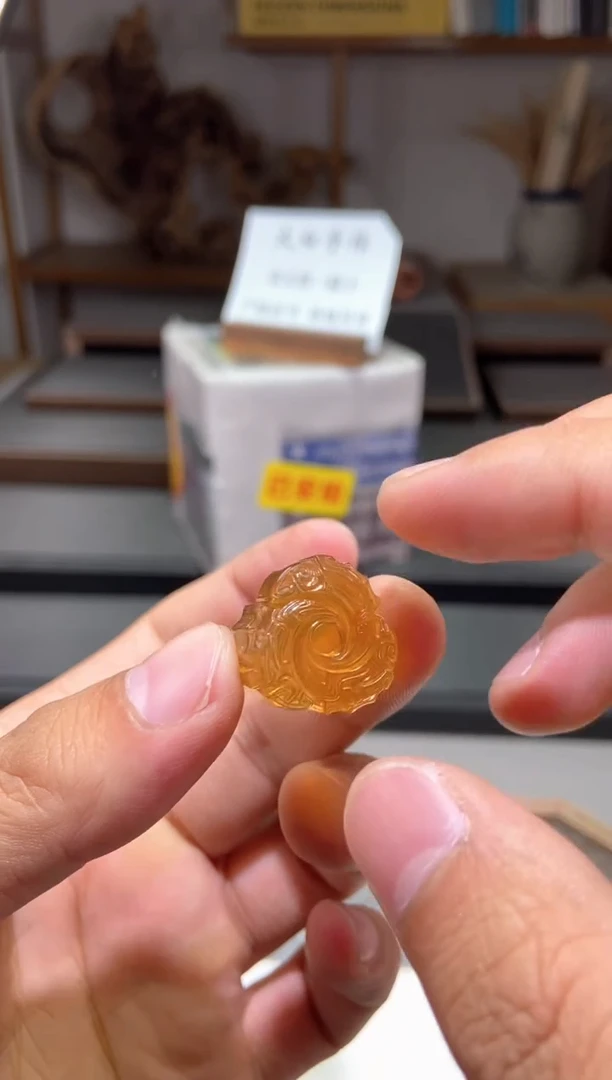 琥珀颈饰未镶嵌璇玑