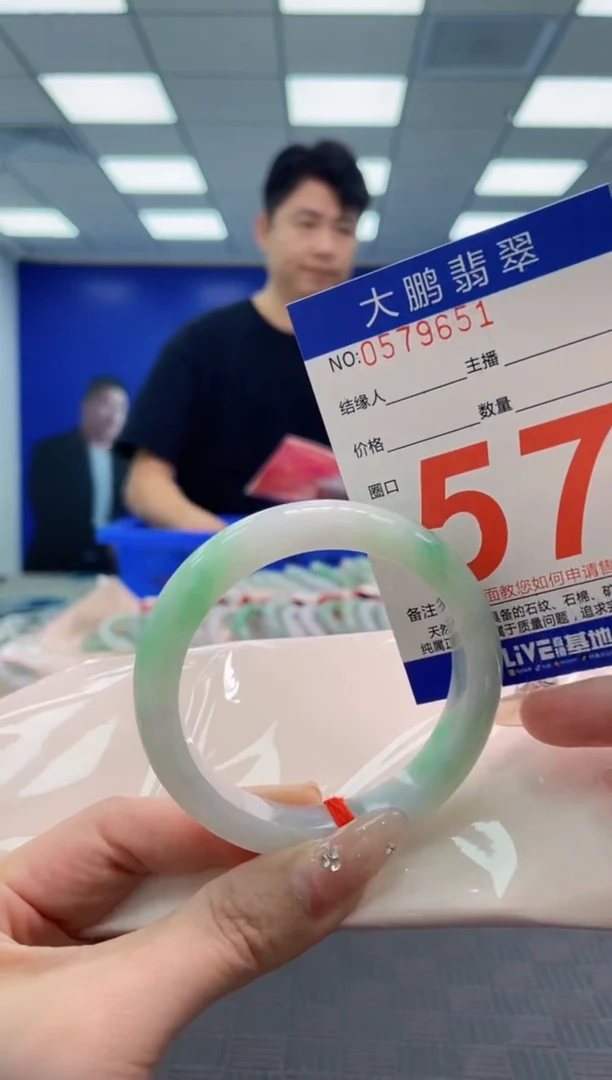 翡翠手镯未镶嵌AAAAAAAA