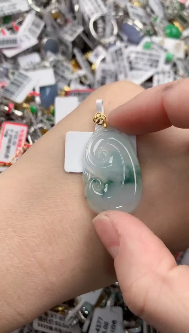 18K金镶嵌戒指翡翠咩***肉12       3