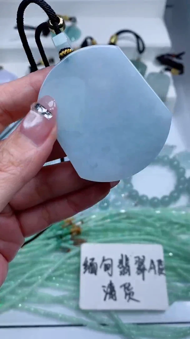 颈饰未镶嵌翡翠吊坠