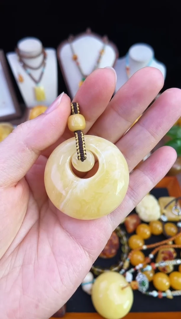 琥珀未镶嵌珠宝奇石开***娃柒月