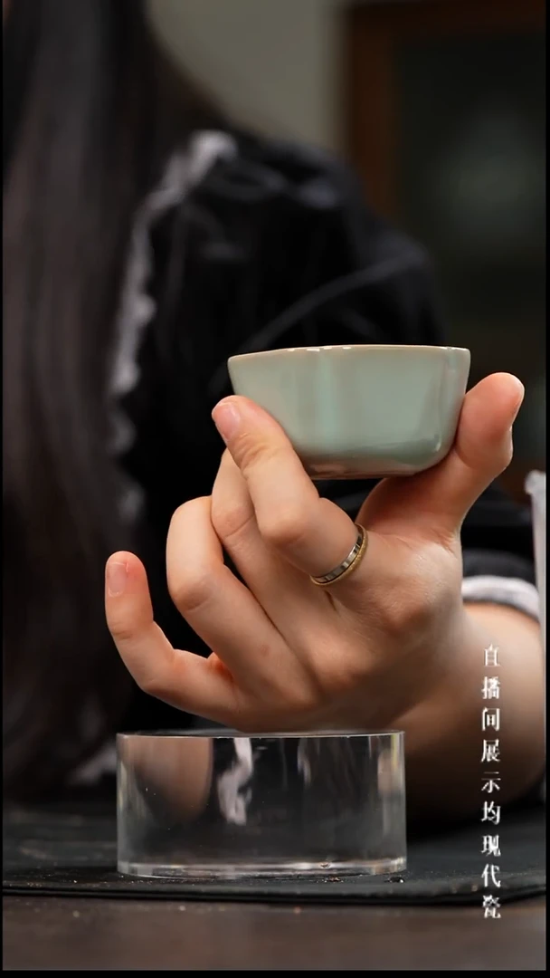 景德镇汝窑杯杯*。