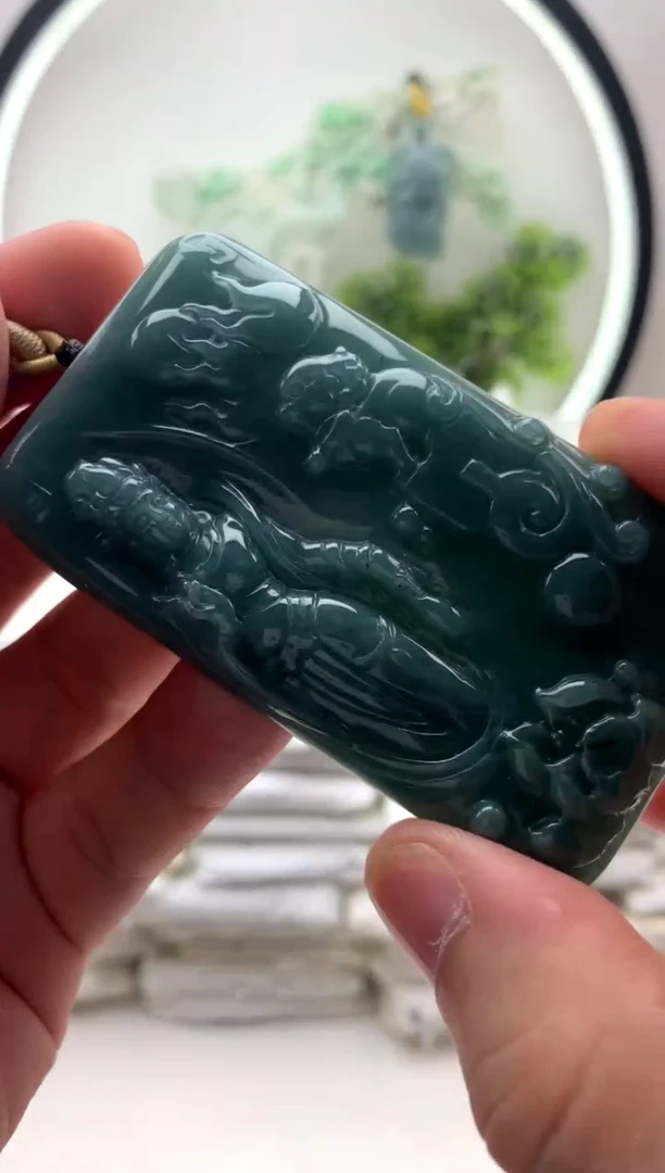 翡翠未镶嵌颈饰山水观音