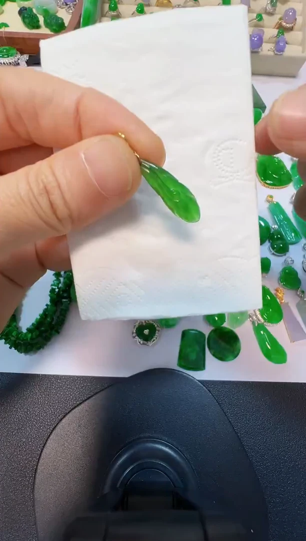 吊坠(不含链)18K金镶嵌翡翠200