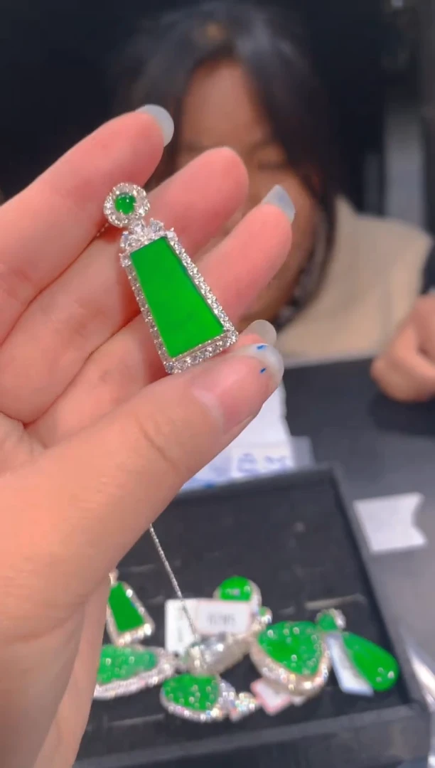 【闪购商品】定制翡翠未镶嵌107定制翡翠，多样性发货（发其一）