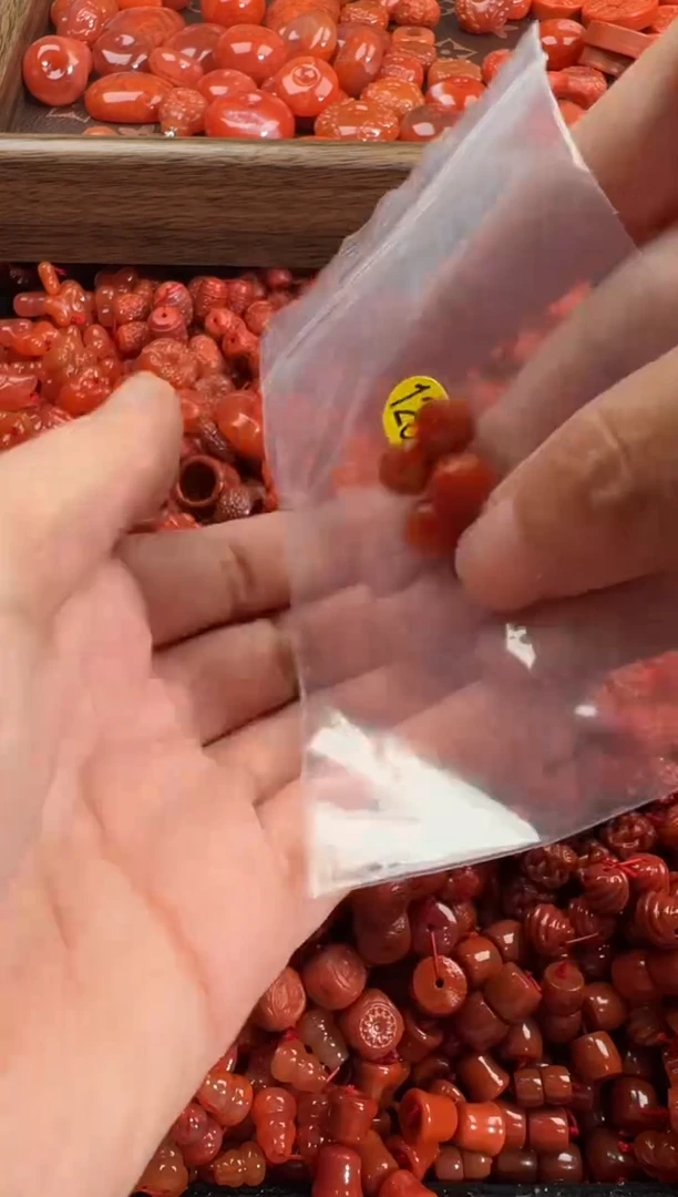 南红玛瑙未镶嵌颈饰1