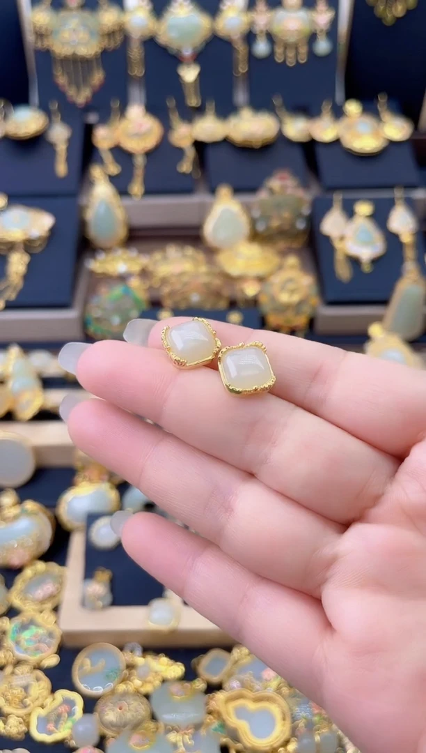 颈饰银S925镀金镶嵌和田玉珐琅莲花面包耳钉