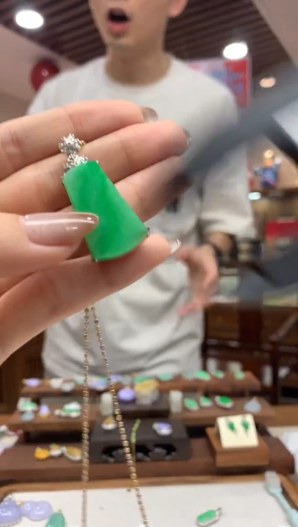 【闪购商品】翡翠吊坠(不含链)18K金镶嵌无事牌