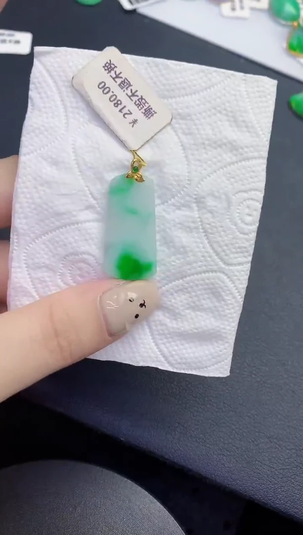 颈饰18K金镶嵌翡翠缅甸天然翡翠A货